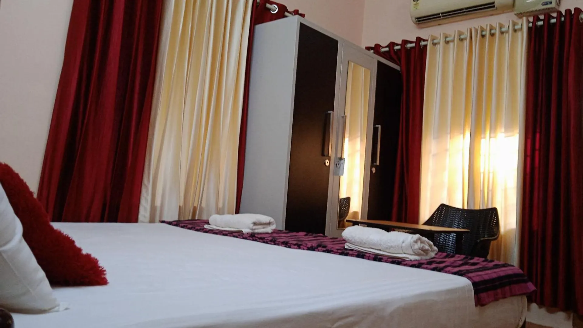 Valiyathayil Home Stay contacts